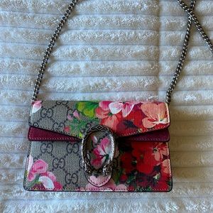 Gucci Dionysus Super Mini Crossbody Bag